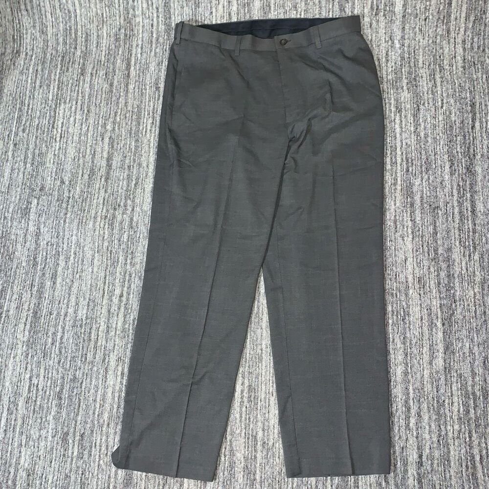 Vintage Van Heusen Traveler‎ Men’s 36x32 Pleated Front Grey Dress Pants